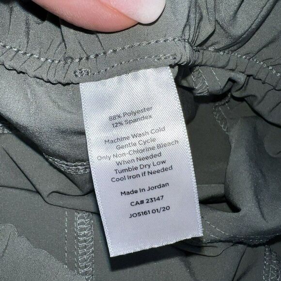 Talbots Gray/Green Bermuda Length Elastic Waist Shorts Size Petite Medium - Picture 3 of 3